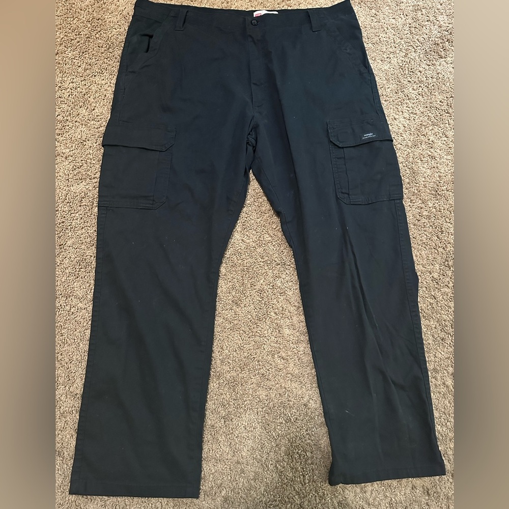 Wrangler Relaxed Fit Men's Black Cargo Pants